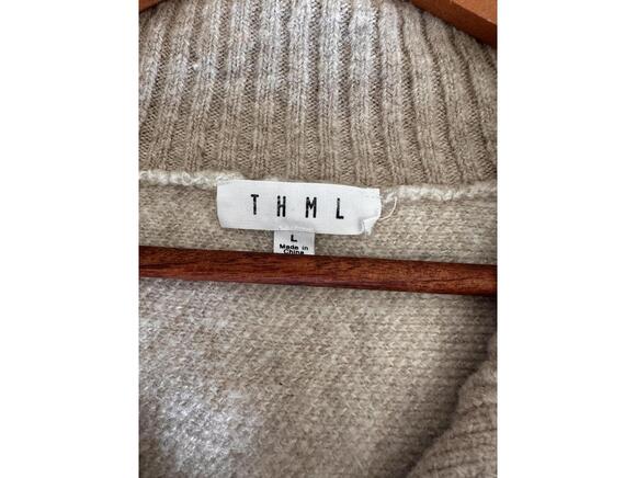 THML Tan Star Design V-Neck Collared Soft Knit Sweater Women’s size Large - Picture 7 of 10
